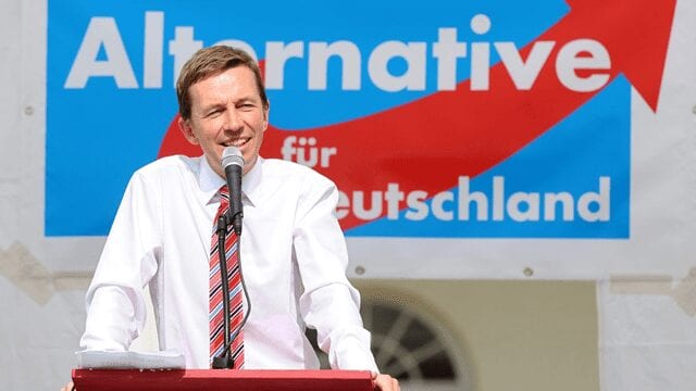 politik za řečnickým stolem pro Alternative für Deutschland