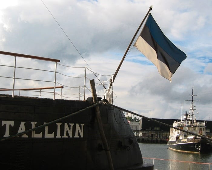 Estonsko lod a vlajka
