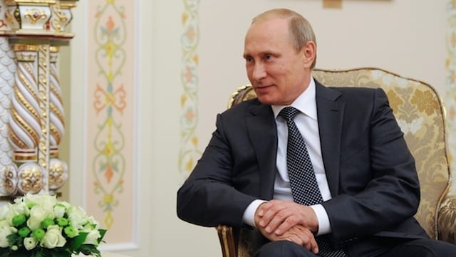 prezident Putin sedící v křesle