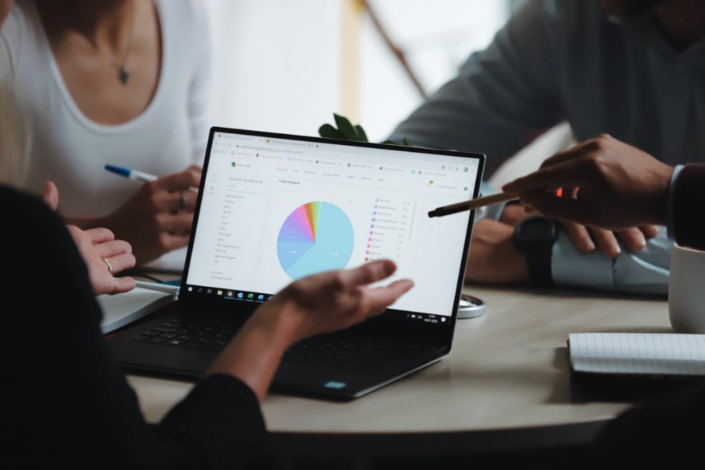 Diskuse nad notebookem s grafem Newton - trendy analyzy konkurence